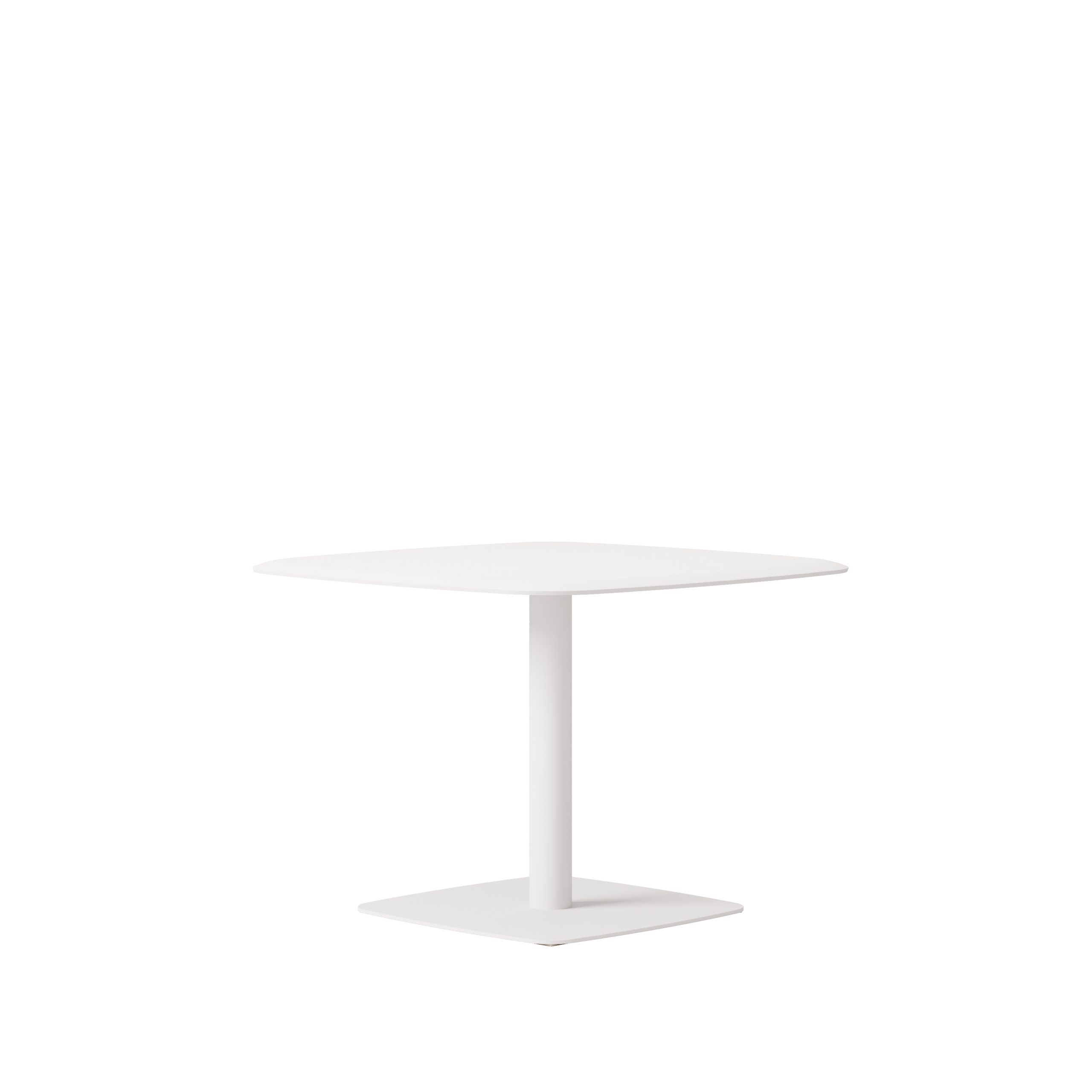 FREESTANDING TABLES